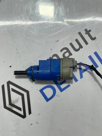 Датчик включення зчеплення 253255192R RENAULT