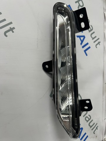 Габарит-покажчик повороту в бампері, правий 266003862R MARKET (OEM)