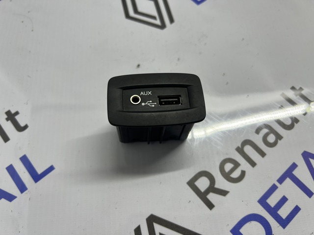 Зарядний пристрій USB 280230006R RENAULT