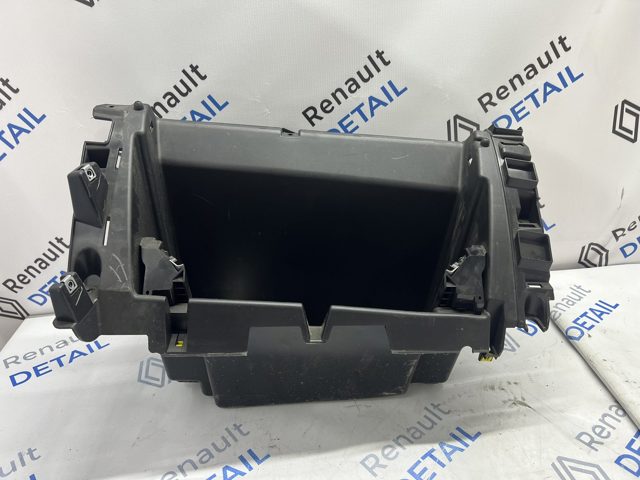 Кришка речового ящика 685003438R RENAULT