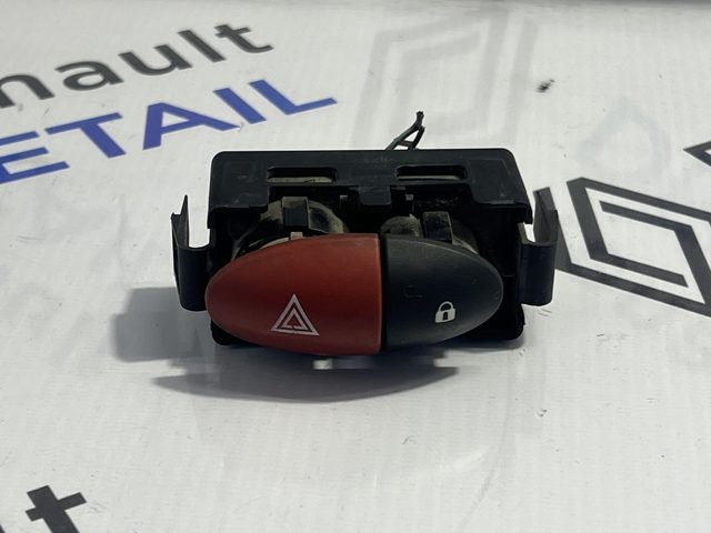 Кнопка включення аварійного сигналу 8200214896 RENAULT