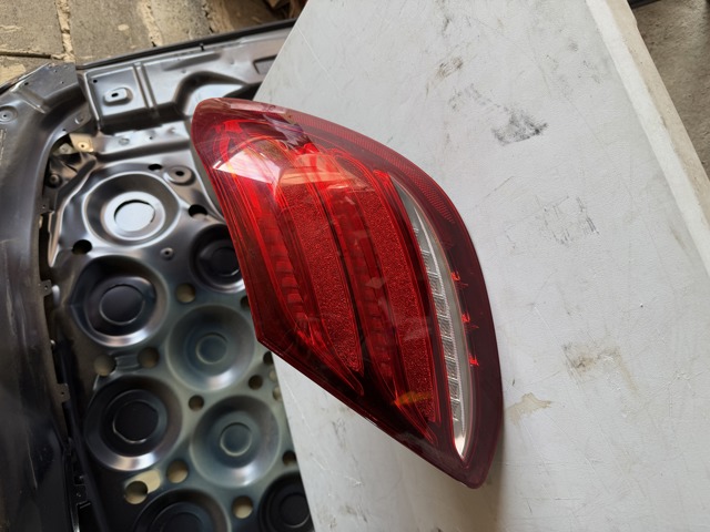 Задній правий стоп A2139068200 MERCEDES