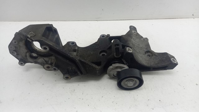 Кронштейн генератора Skoda Rapid