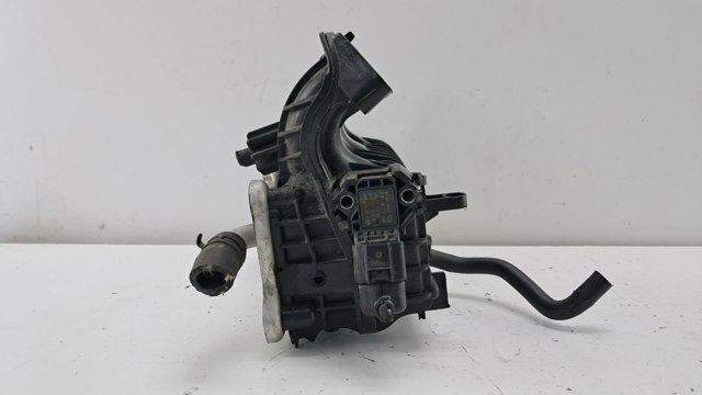 Колектор впускний 04C129709E VAG