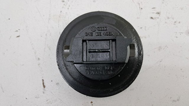 Кришка маслозаливной горловини 04E103485A VAG