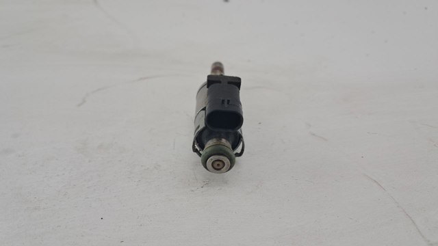 Форсунка вприску палива 04E906036E VAG