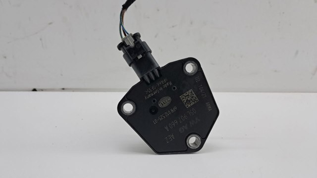 Датчик рівня масла двигуна 05L907660A VAG