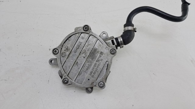 Насос вакуумний 06D145100E VAG