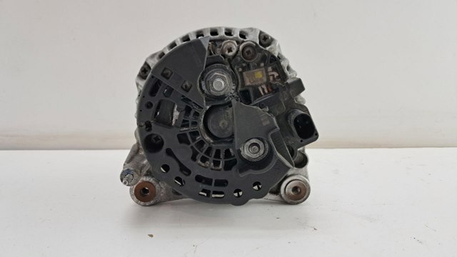 Авто генератор 06F903023F VAG