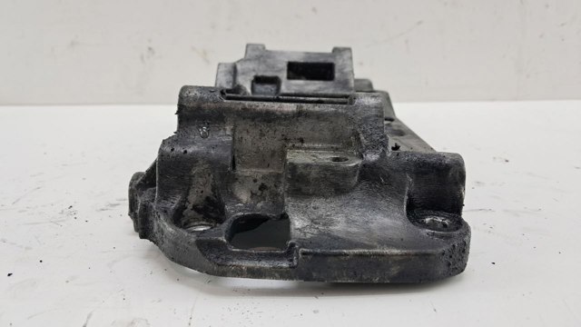 Кронштейн компресора кондиціонера 11168506863 BMW