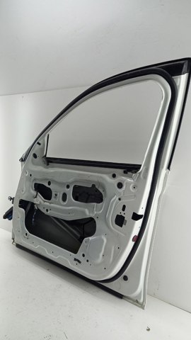 Пасажирські передні двері 41007206108 BMW