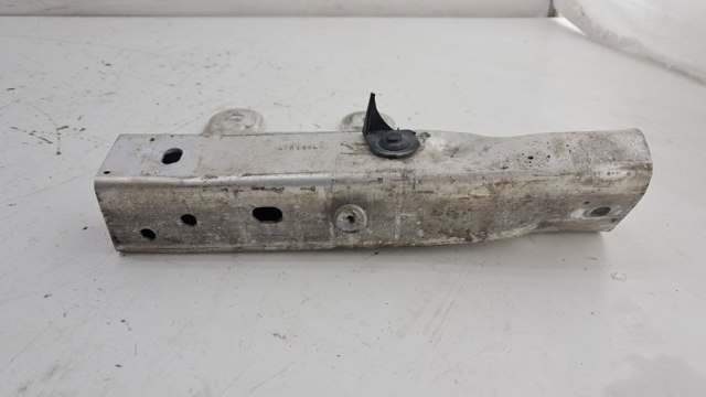 Кронштейн абсорбера переднього бампера 51117266194 BMW