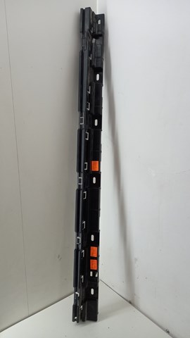 Кронштейн зовнішньої накладки порога правого 51777184778 BMW