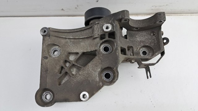 Кронштейн компресора кондиціонера 55562863 OPEL