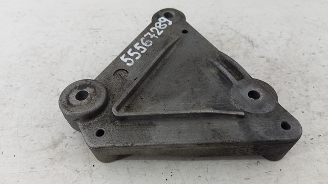 Кронштейн компресора кондиціонера 55567289 OPEL