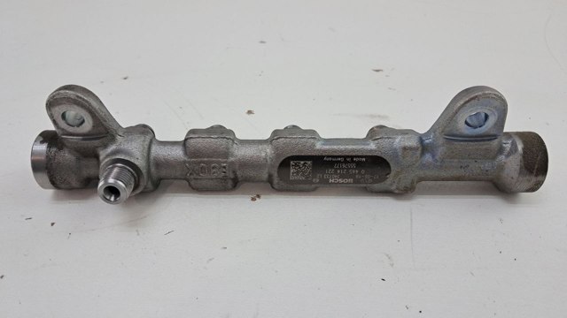 Паливна рампа 55576177 OPEL