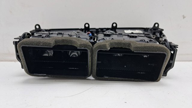 Решітка повітроводу 64229142590 BMW