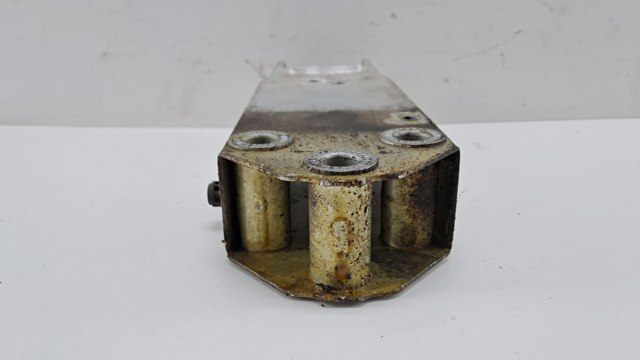 Праве кріплення переднього бампера 7158894 BMW