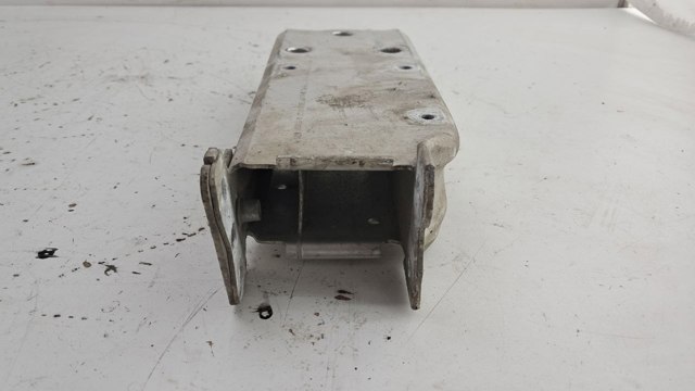 Кронштейн підсилювача переднього бампера 7266192 BMW