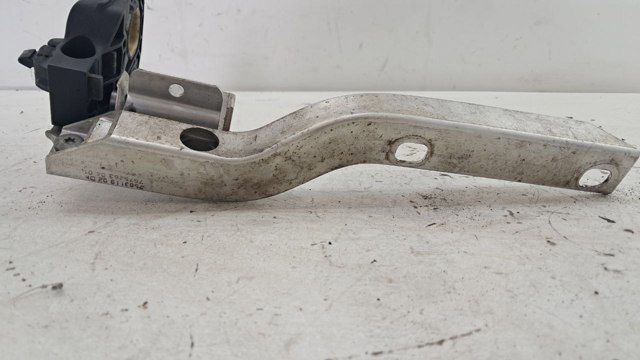 Кронштейн радіатора нижній 7583119 BMW