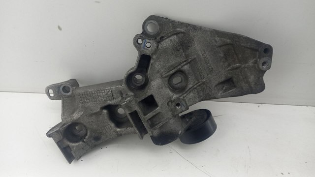 Кронштейн кріплення генератора Renault Megane 2