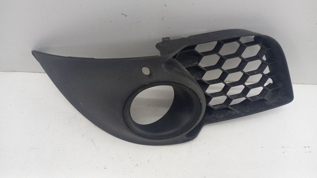 Решітка протитуманних фар ліва 8321A123 MITSUBISHI