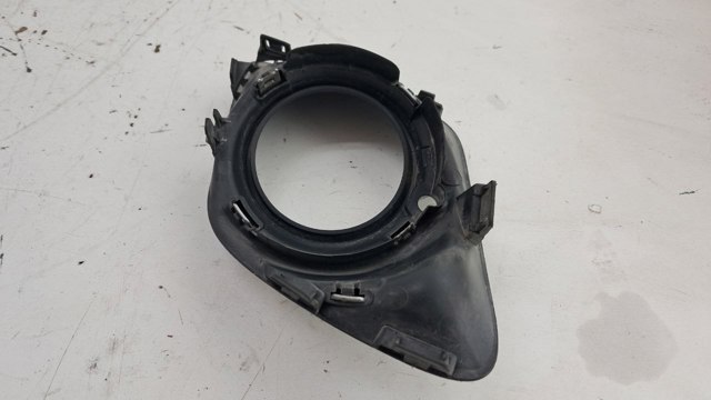Окантовка противотуманки 8321A385 MITSUBISHI