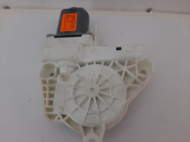 Двигун стеклопод'емника двері задньої, правої 8K0959812A VAG