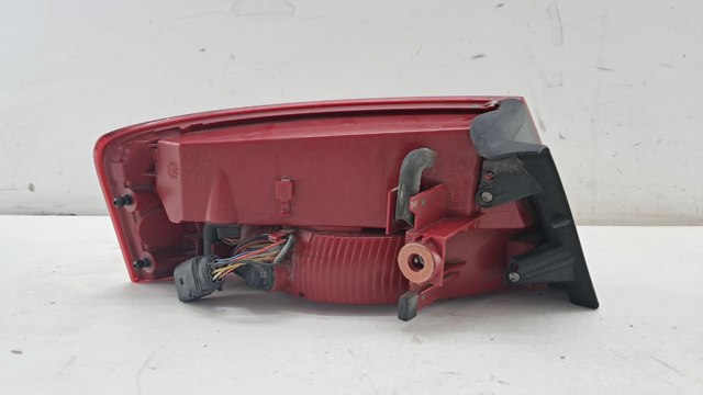 Задній правий зовнішній ліхтар 8T8945096D VAG