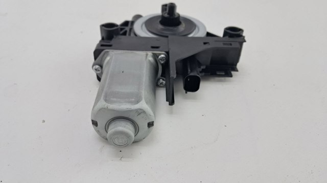 Мотор склопідйомника дверей задніх, правих 931403103 CHRYSLER