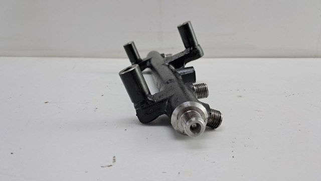 Рампа форсунок системи упорскування палива 9681909680 FORD