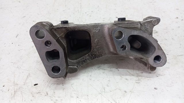 Кронштейн подушки (опори) двигуна, правої 9688615780 PEUGEOT