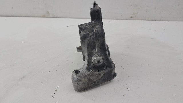 Кронштейн подушки (опори) двигуна, лівої 9805300680 PEUGEOT