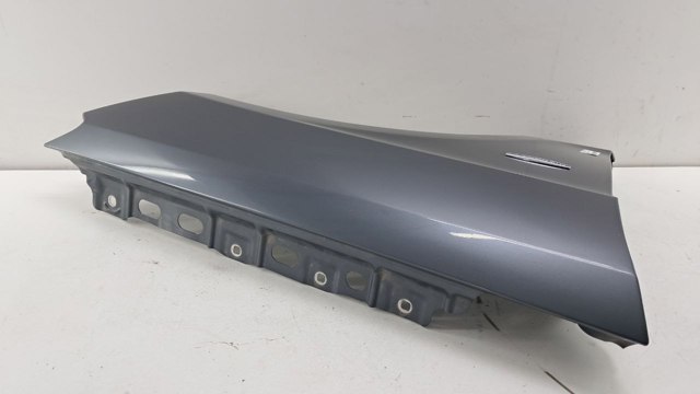 Переднє праве крило A1668802600 MERCEDES
