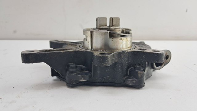 Насос вакуумний A2762300265 MERCEDES
