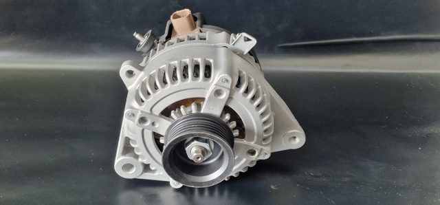 Авто генератор 270600A120 DENSO