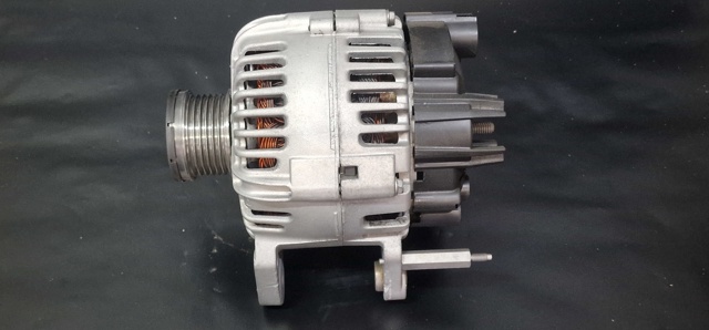 Авто генератор TG11C014 VALEO