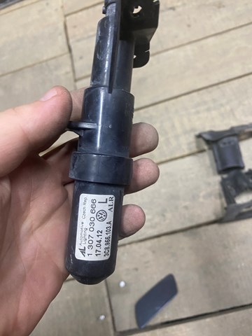Тримач форсунки омивача фари, підйомний циліндр 3C8955103A VAG