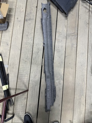 Наповнювач бампера переднього A2128800135 MERCEDES