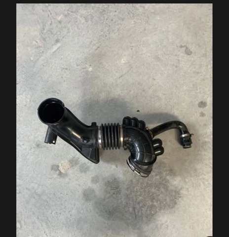 Кришка клапанна 13718573994 BMW
