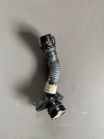 Трубка картера повітряна 11127584128 BMW