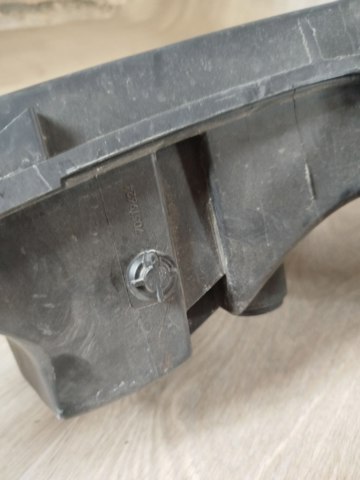 Корпус повітряного фільтра 13718623104 BMW