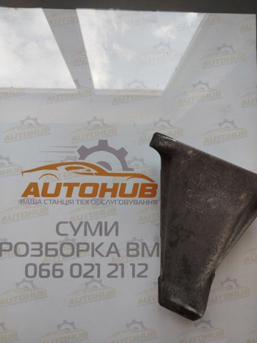 Кронштейн подушки (опори) двигуна, лівої 22116777621 BMW