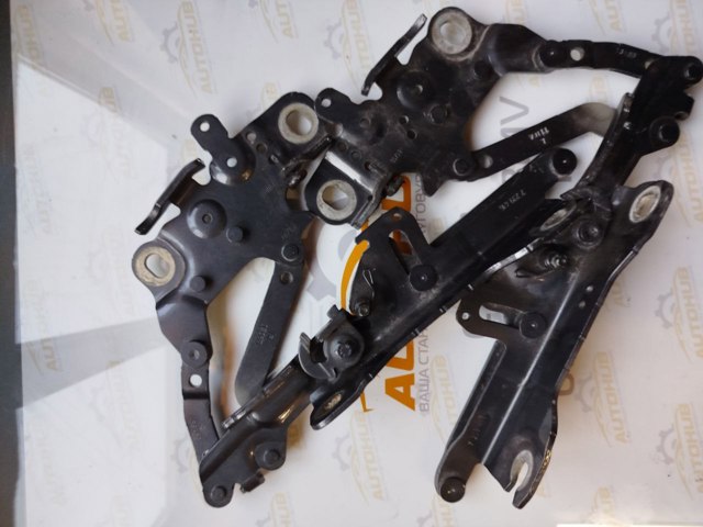 Шарнір капота правий 41617286344 BMW
