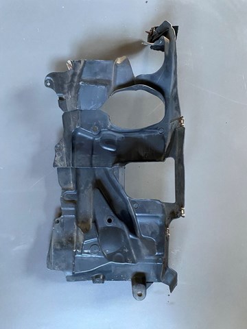 Підкладка-капот 51757185169 BMW