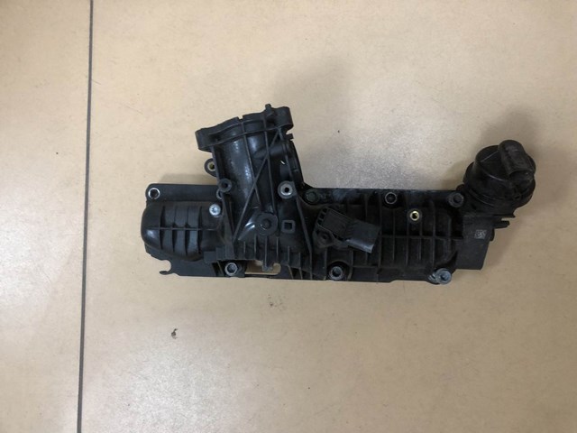 Колектор впускний 04L129709E VAG