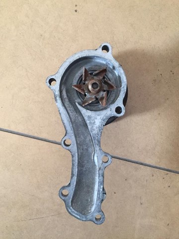 Помпа охолодження 210104M525 NISSAN