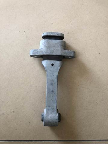 Опора двигуна задня 219502Y600 HYUNDAI