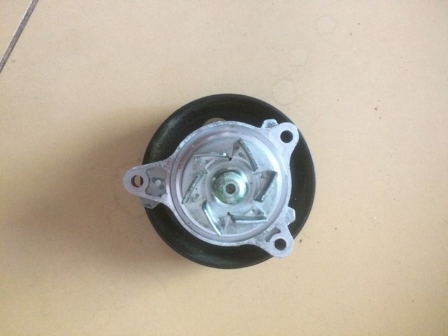 Помпа охолодження 2510003010 HYUNDAI