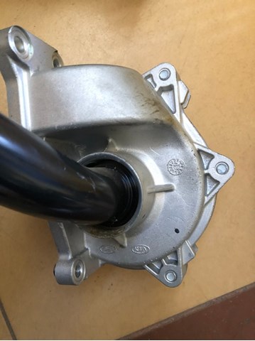 Помпа охолодження 251002F700 HYUNDAI